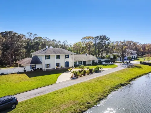 Luxury Private 7Br Lakeside Villa with Heated Pool, Putting Green & Fire Pit
