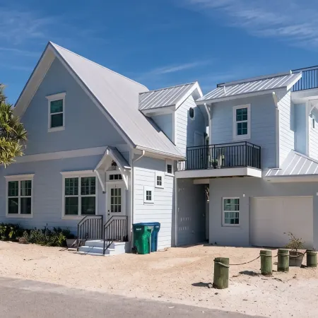 Romantic, Cute Cottage on Anna Maria Island. Close To Everything. Pet Friendly!