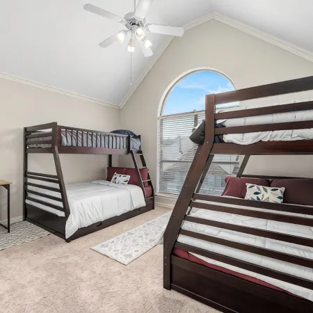 1 mi to AT&T / King Beds / Game-room / Study Desks