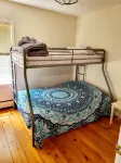 Happy Valley retreat - whole house, large living room, EV charger