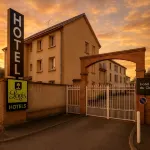Logis Hôtel du Cirque Troyes Centre Historique - Pet friendly