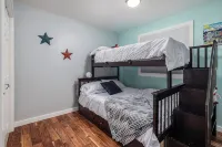 Cozy City Stay - 3bdrm near Airport - อ่างจากุชชี่