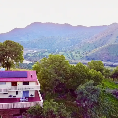 Spacious Sequoia Park 5 bed 3 bath house w/ AC & WIFI in charming Three Rivers