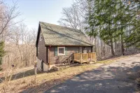 Secluded Pet-Friendly High-Tech Log Cabin in the Woods