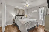Tulsa Getaway w/Pergola-Grill-TV's & Personal AC/Heater in Every Bedroom