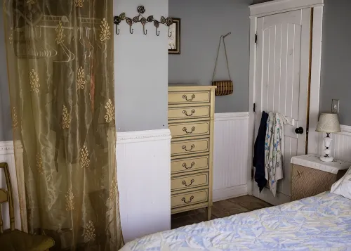 Charming Creekside 1940s Cottage, Kid/Dog Friendly - 2성급