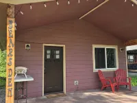 Themed Bear's Den Cabin__nestled in the pines minutes outside of Glacier Park. 科勒姆住宿飯店
