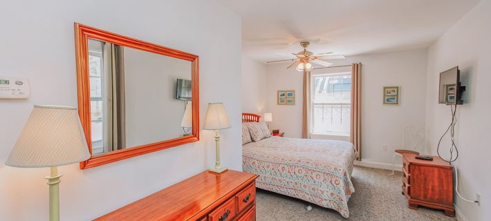 Airy and bright, Cottage Blue Welcomes You! Hotels in LaPorte County