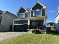 Beautiful newly built house, 10 mins drive away  from Niagara Falls &outlet mall Hotels in Thorold