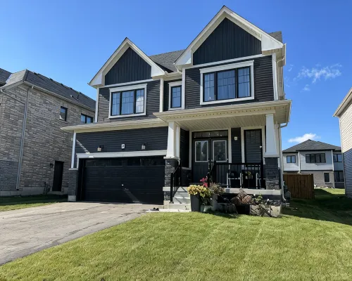Beautiful newly built house, 10 mins drive away  from Niagara Falls &outlet mall Hotels in Thorold