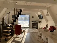 Cozy A-frame cabin 1/2 block from the gorgeous Sylvan Lake beach, parks & pubs - WiFi
