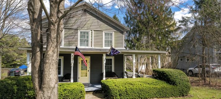Spacious 4-bedroom vacation home steps to Keuka Lake Hotels in Yates County