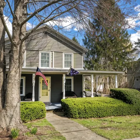 Spacious 4-bedroom vacation home steps to Keuka Lake