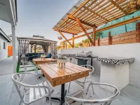 Melrose Pet-Friendly 3BR. Feel like royalty Hotels in Vista