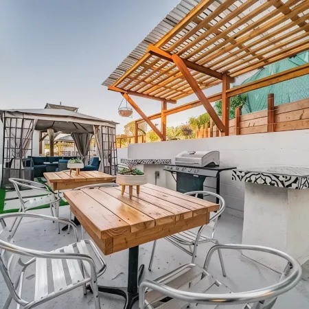 Melrose Pet-Friendly 3BR. Feel like royalty