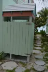 Beachfront large 2/2 on Spanish Wells' northside beach. Sun deck by the water. - Wi-Fi