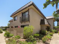 NEW! Discounted Rates 3-Bed Townhome w/AC! 3 min Walk to Private Beach Access Hotel di Solana Beach