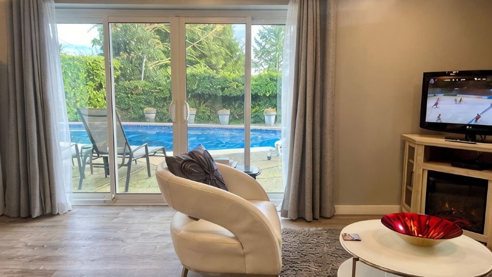 Starlight Poolside ~ 1 bedroom suite