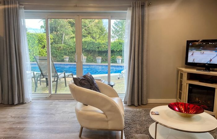 Starlight Poolside ~ 1 bedroom suite