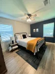 Cheerful 3 Bedroom Old Town Keller Home - Boutique