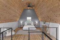 Mountain’s Edge by Appalachian A-Frames, Mountain View, Hot Tub, WiFi