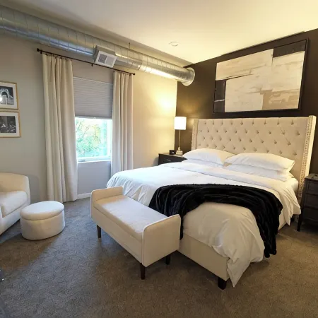 Chic Condo/Walk to Restaurants & Bars/Minutes to Pittsburgh/Free Parking