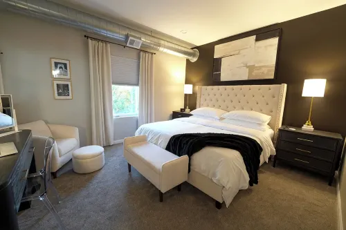 Chic Condo/Walk to Restaurants & Bars/Minutes to Pittsburgh/Free Parking - balcony