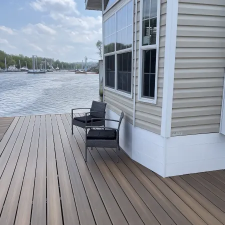 Near Pittsburgh on Beaver River Waterfront -- Glamping in Cozy Floating Cottage