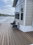 Near Pittsburgh on Beaver River Waterfront -- Glamping in Cozy Floating Cottage - Pools
