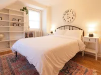DC Metro: Cozy 4BR Cottage on a Hill - Pets allowed Hotels in Silver Spring