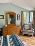 Seven Oaks — Lakefront Cottage on Owasco Lake — Large Beach with Stunning Views - Wifi