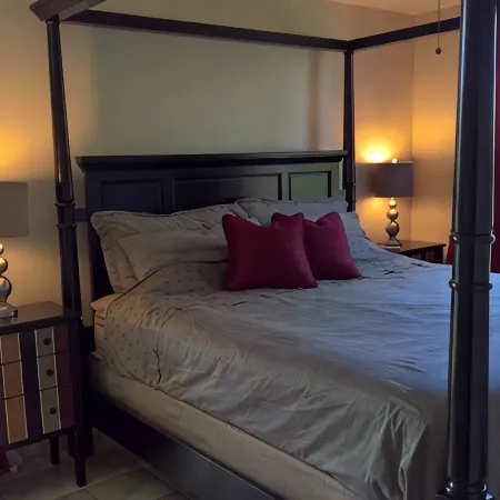 Beautiful 2 Bdrm by Charley Young Beach. Walk to Kihei Downtown. from 99/Night!