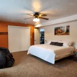Spacious Riverside Four Bedroom Retreat - Wifi