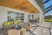 Charming 4-bedroom villa with AC &Heated Saltwater Pool in peaceful Cape Coral -  Casas de vacaciones