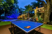Austin Oasis Near UT and Downtown - Bungalows