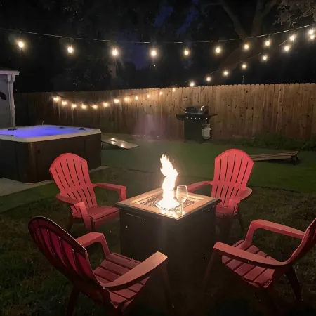 The Bluebird- Bungalow w Spa & Outdoor Living