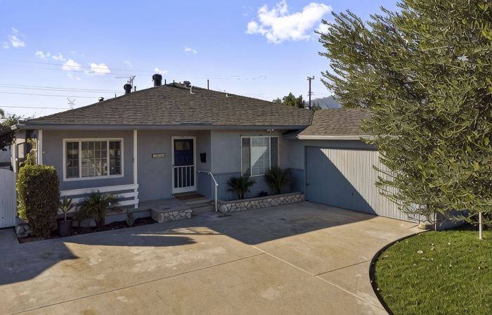 Charming 5 bedroom with a putting green
