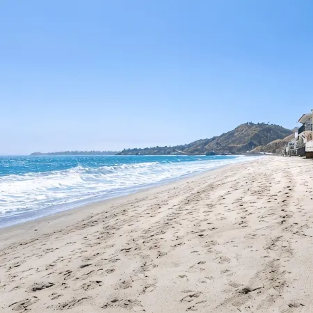 Modern Malibu Road Oceanfront Beach House with AC