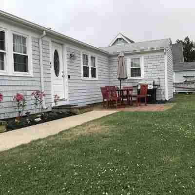 Perfect location on the cape!The beach is 600 ft from the house. Hotel Exterior