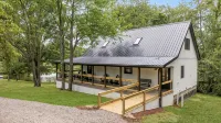 A Touch of Salt Fork.... 2 King, 3 Queen, twin bunk beds - Boutique