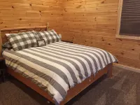 Northern Comfort Overlooking Caribou Lake- Spacious and Secluded - con encanto