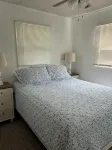 Family Friendly Lake View Home. Only steps away from Houghton Lake. - Wifi