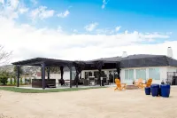 Rainbow Canyon Retreat:  Hot Tub, Fire Pit, Games Room - Sleeps 16+ - Wifi