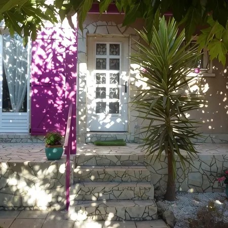 Charming house with gardens in a residential area