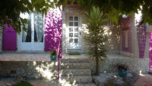 Charming house with gardens in a residential area - 3 étoiles