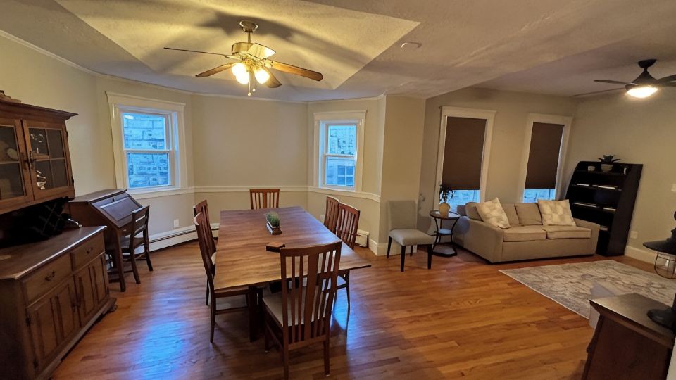 Harvard, B.U. M.I.T. Fenway Park convenient comfortable & spacious 3BR apartment