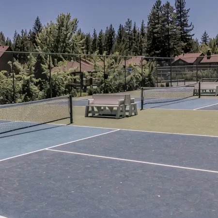 Gorgeous Tahoe Condo- Pools Tennis, Pickleball , Walk to the Beach!