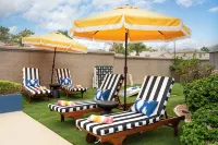 Heated Pool. Spacious Home w Lake Views. Sleeps 16 with tons of entertainment! - Hot Tub
