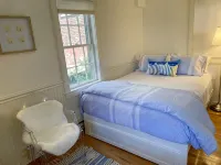 Cozy upper studio- fully equipped & close to town, harbor, shops & restaurants! - balcony