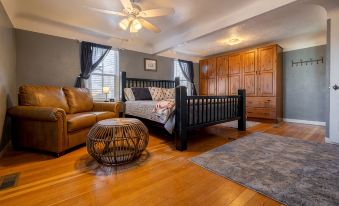 Charming Cody Home - sleeps 5, walking distance to downtown!
